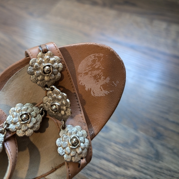 CHANEL Camellia Cork Wedge Sandals | Tan/Brown | Size 39 1/2 (Fits like US 7.5) - Picture 9 of 16